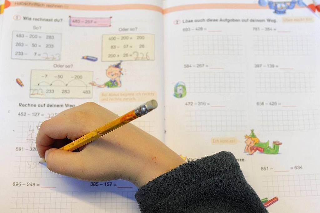 Tanto crianças como adultos podem achar matemática difícil porque é abstrata - Getty Images via BBC